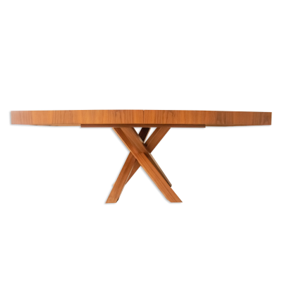 Mesa redonda de madeira com pernas cruzadas em X