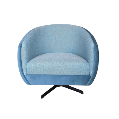 Poltrona azul claro com base preta