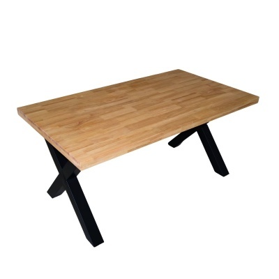 Mesa retangular madeira clara com pés em metal preto em X