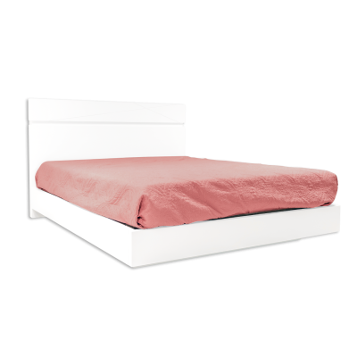 Cama branca com colchão coberto por lençol rosa e fundo preto