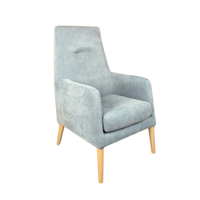 Cadeira de descanso cinzenta com pés de madeira clara e almofada removível