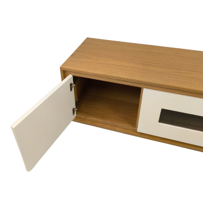 Móvel de madeira com porta aberta e outra com janela transparente