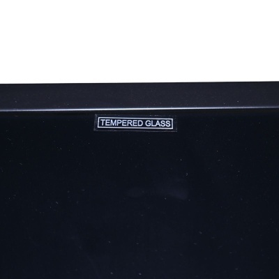 Vidro temperado preto com etiqueta TEMPERED GLASS