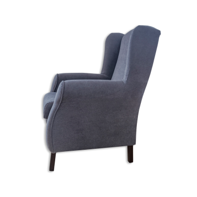 Duas poltronas cinzentas estofadas lado a lado, vista lateral.