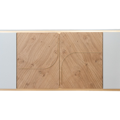 Móvel de arrumação branco com portas de madeira clara e design moderno