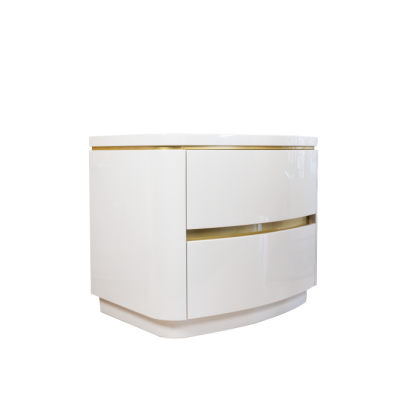 Móvel branco lacado com detalhes dourados e três gavetas