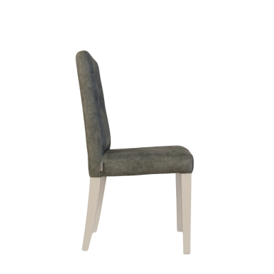 Cadeira com estofado cinzento e pernas brancas