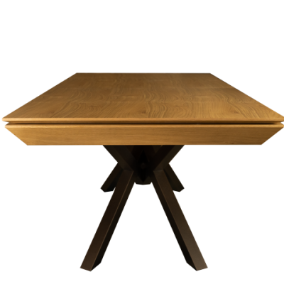 Mesa de madeira com tampo castanho claro e pernas cruzadas em madeira escura