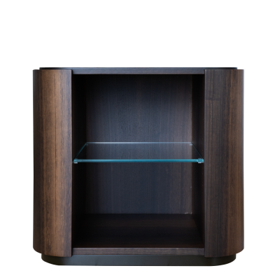 Móvel de madeira escura com prateleira de vidro