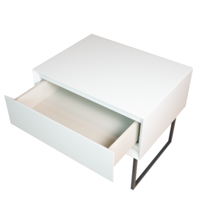 Mesa de apoio branca com gaveta aberta e pernas pretas