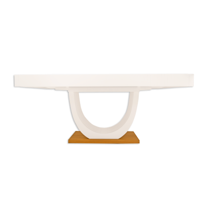 Mesa de centro branca com base em U sobre base de madeira