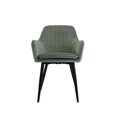 Cadeira estofada verde em veludo com pernas pretas.