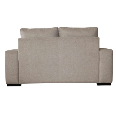 Sofá bege claro visto de trás com encostos almofadados e braços largos.