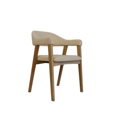 cadeira em madeira clara com estofado bege e design moderno