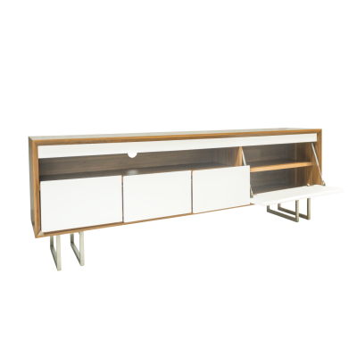 Móvel de sala de estar com portas brancas e vidro, pernas metálicas