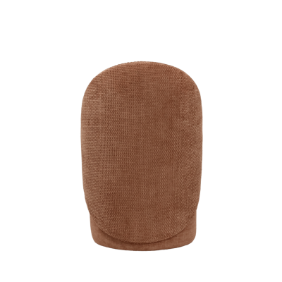 Mochila de tecido castanho com textura tipo rede e base lisa