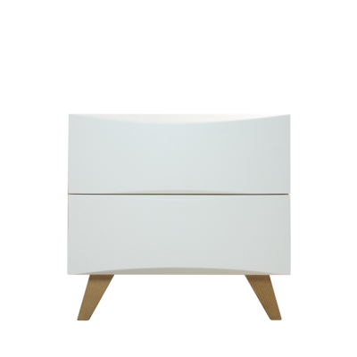 Cómoda branca minimalista com duas gavetas e pernas de madeira claras