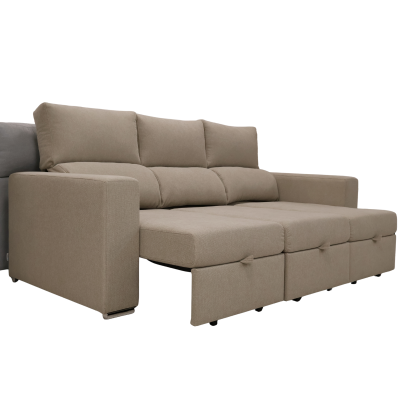 Sofá cama de tecido bege com três almofadas e assentos extensíveis