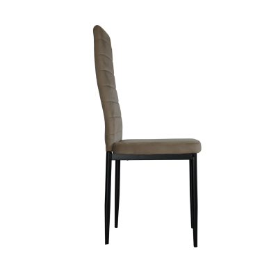 Cadeira castanha com pernas pretas e encosto alto acolchoado