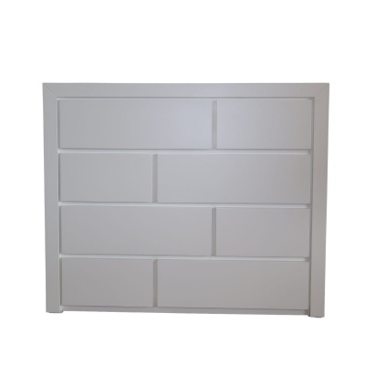 Cabeceira de cama branca em madeira com painéis rectangulares em relevo