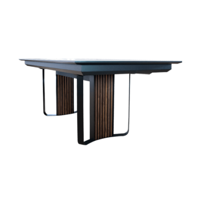 Mesa retangular cinza com base metálica preta e detalhes em madeira