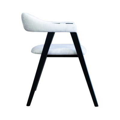 cadeira cinza claro com pernas pretas de perfil