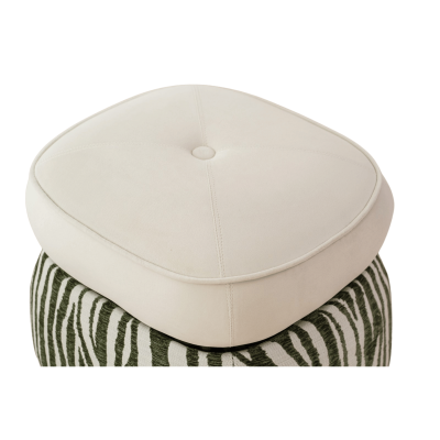 Pufe com almofada bege e base com padrão zebrado.