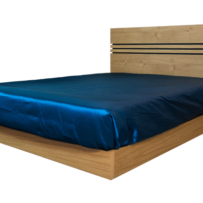 Cama de madeira com lençol azul escuro