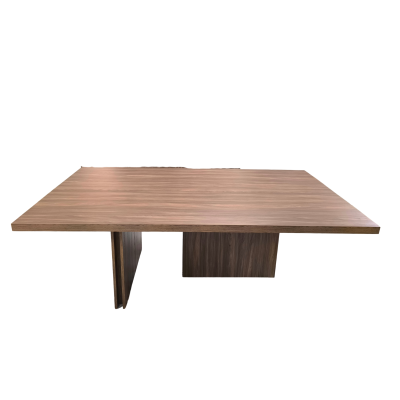 Mesa de madeira castanha retangular com bases verticais.