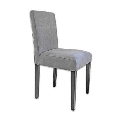 Cadeira estofada cinza com pernas pretas em fundo preto