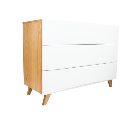 Cómoda de madeira com frente branca e pés de carvalho