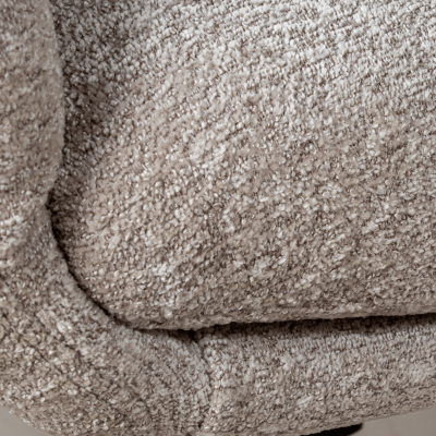 Tecido felpudo cinza claro de almofada de sofá ou poltrona com costura visível