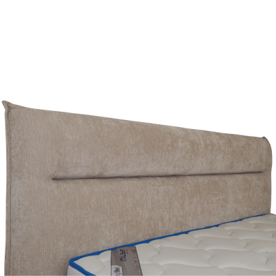 Cabeceira de cama estofada bege com colchão branco com borda azul