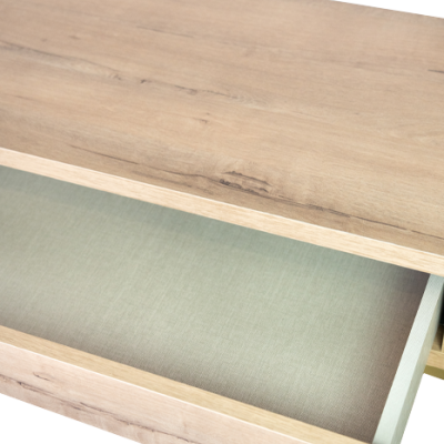 gaveta de madeira clara aberta com forro de tecido cinza esverdeado