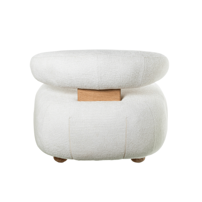 Puff estofado branco com madeira clara