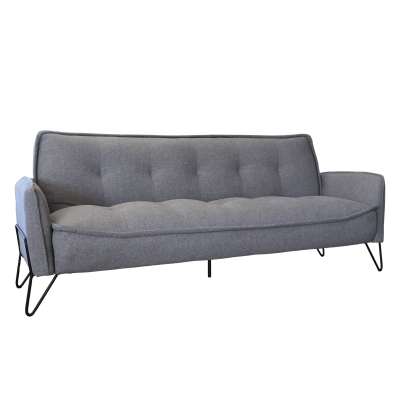 Sofá de tecido cinzento com pernas metálicas