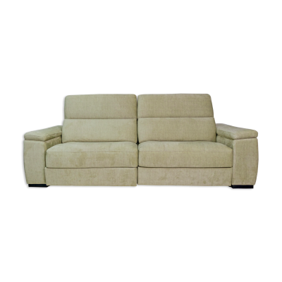 Sofá beje de tecido moderno com apoios de braços largos