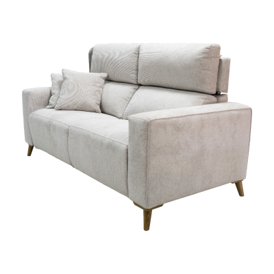 Sofá cinza claro de três lugares com almofada