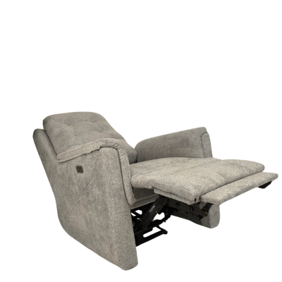 Poltrona reclinável cinza com apoios de braço e estrutura metálica
