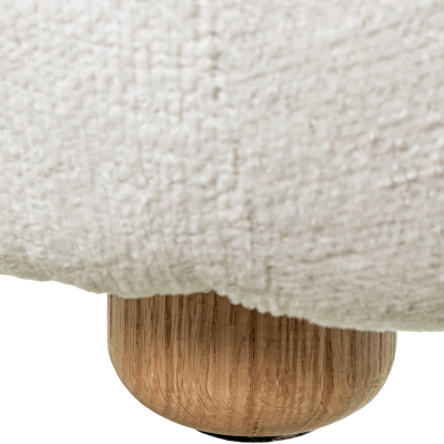 Pé de móvel em madeira clara com tecido branco texturizado