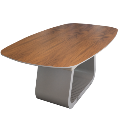 Mesa de jantar com tampo de madeira castanha e base metálica cinza claro