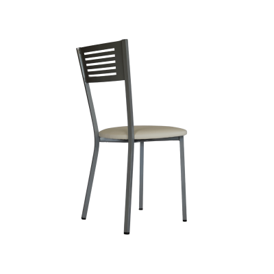 cadeira metálica cinza com assento estofado bege e encosto com ranhuras