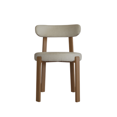 Cadeira de madeira clara com estofos bege