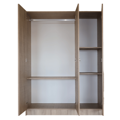 Guarda-roupa de madeira castanho claro aberto com varão e prateleiras internas