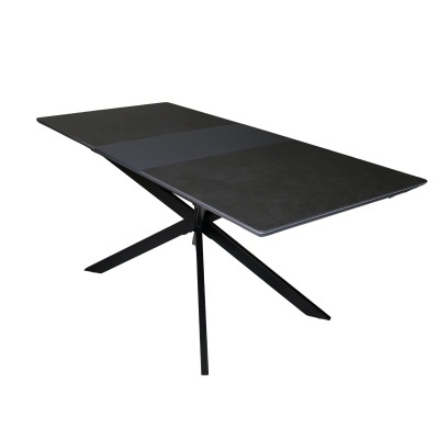 Mesa de jantar preta extensível com base metálica
