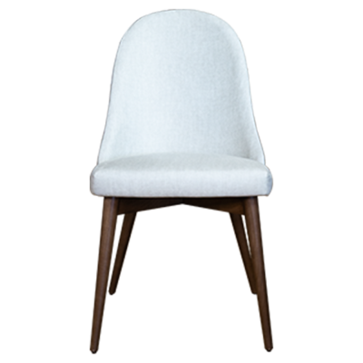 Cadeira estofada branca com pernas de madeira escura