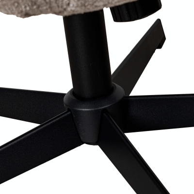 Base de cadeira giratória preta com tecido bege na parte superior