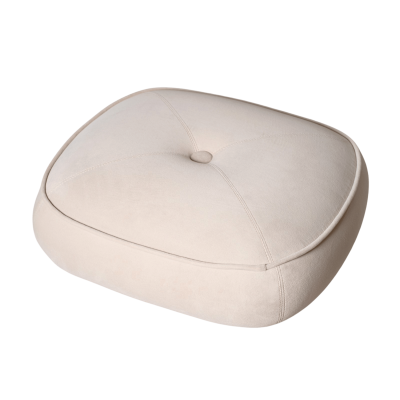 Almofada quadrada bege com botão central e costuras visíveis