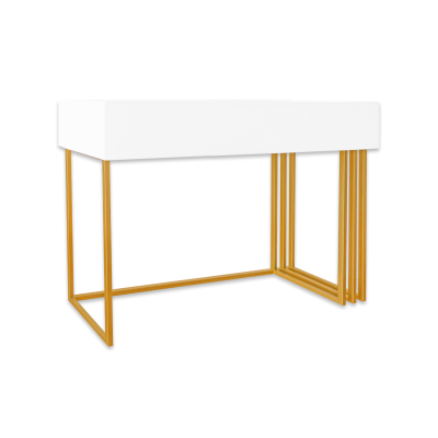 Mesa branca com estrutura metálica dourada