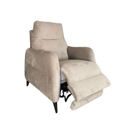 Poltrona reclinável cinza claro com apoio para pés